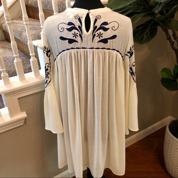 Flowy White Dress with Embroidered Detailing - Picture 6 of 13